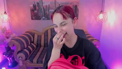 Snapshot of megane_whitte chatting on 11/17/25, 08:58 Megan online show from 11/17/25, 08:58