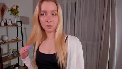 Elly online show from 04/20/26, 07:37