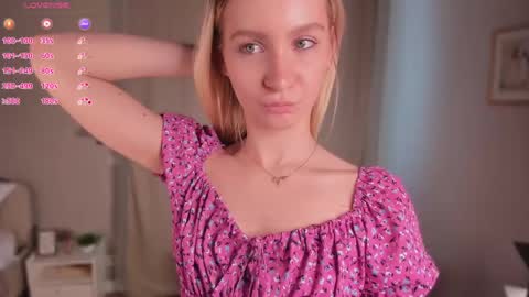 Snapshot of meganhenns chatting on 06/06/26, 12:54 Elly online show from 06/06/26, 12:54