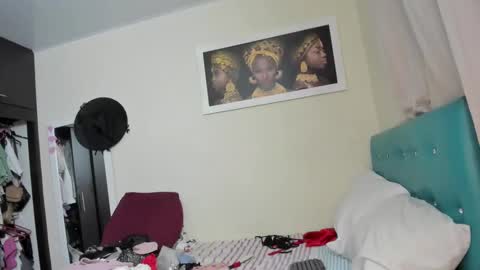 megan        online show from 10/29/25, 02:47