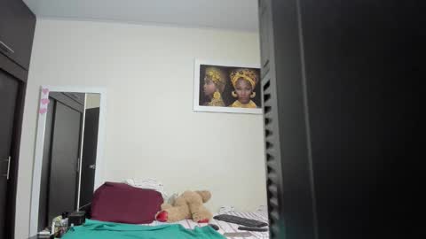 megan        online show from 06/06/26, 02:27