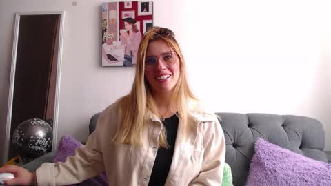 Snapshot of meganlk chatting on 01/16/26, 07:18 MEGAN online show from 01/16/26, 07:18