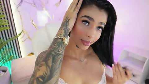 Megan Lowell online show from 11/20/25, 07:57