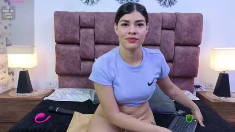 Snapshot of meganmistress_ chatting on 10/11/25, 12:04 MeganM online show from 10/11/25, 12:04