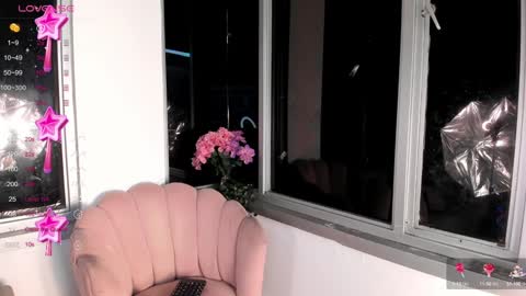 Snapshot of megann__sweet chatting on 01/06/25, 10:24 Mara online show from 01/06/25, 10:24