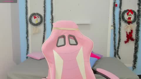 Snapshot of meganqueen2 chatting on 12/30/24, 01:58 Megan Queen online show from 12/30/24, 01:58