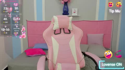 Snapshot of meganqueen2 chatting on 03/02/25, 01:16 Megan Queen online show from 03/02/25, 01:16