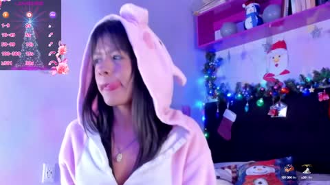 Snapshot of meganthompsonn chatting on 12/22/24, 01:01 Megan online show from 12/22/24, 01:01