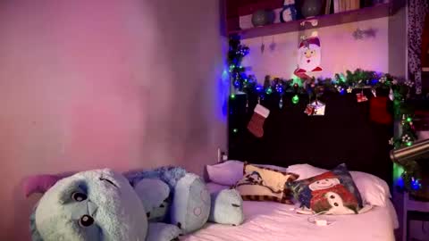 Snapshot of meganthompsonn chatting on 12/24/24, 02:33 Megan online show from 12/24/24, 02:33
