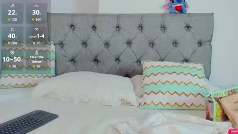 Snapshot of meganysammy chatting on 11/23/25, 03:12 megansammy online show from 11/23/25, 03:12