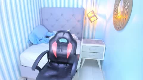 M E G A N  online show from 02/14/25, 03:47