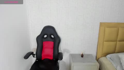 M E G A N  online show from 10/03/25, 07:55