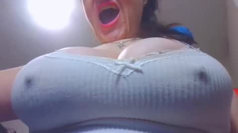 Snapshot of megatitsxx chatting on 11/01/25, 12:07 SHAROLD online show from 11/01/25, 12:07