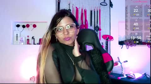 Snapshot of meggan_greey chatting on 01/26/25, 03:06 Your best slave  online show from 01/26/25, 03:06