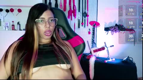 Snapshot of meggan_greey chatting on 01/27/25, 11:43 Your best slave  online show from 01/27/25, 11:43