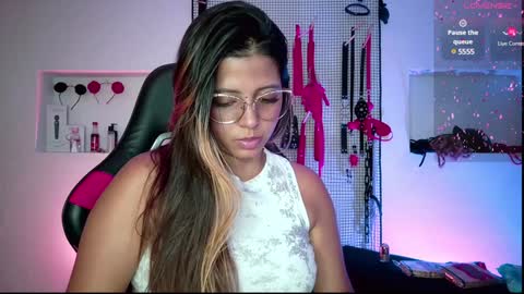 Snapshot of meggan_greey chatting on 01/29/25, 08:25 Your best slave  online show from 01/29/25, 08:25
