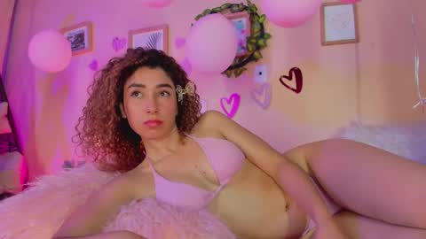 Snapshot of meggan_jade chatting on 02/22/25, 01:11 Meggan online show from 02/22/25, 01:11