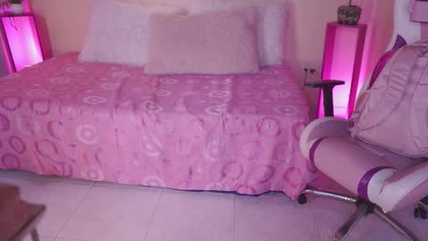 Meggie 1J online show from 11/24/25, 11:04