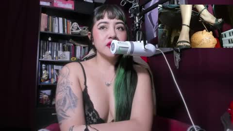 Snapshot of megoddessara chatting on 05/22/26, 11:32 Goddess Sara online show from 05/22/26, 11:32