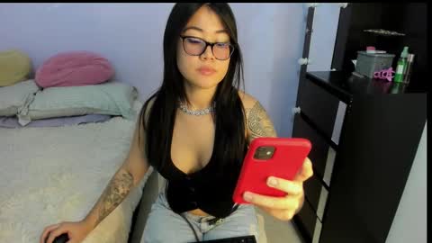 Snapshot of megumi3 chatting on 10/18/25, 12:02 megumi3 online show from 10/18/25, 12:02