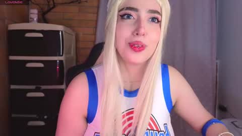 Snapshot of megumi_yang chatting on 01/05/25, 08:43 Megumi online show from 01/05/25, 08:43