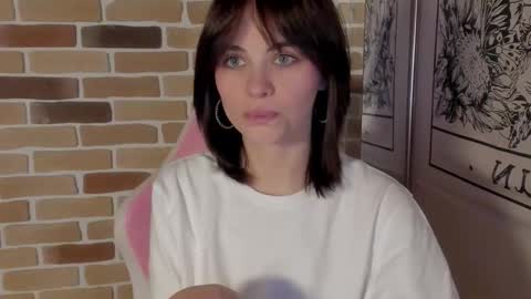 Snapshot of mekepo chatting on 10/26/25, 03:51 Katie  Payne online show from 10/26/25, 03:51