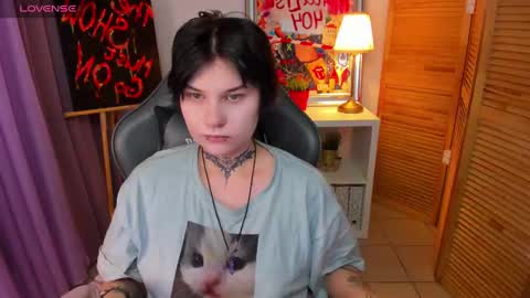 Snapshot of mekurisu chatting on 02/02/25, 01:34 mekurisu online show from 02/02/25, 01:34