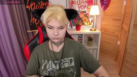 Snapshot of mekurisu chatting on 03/02/25, 01:15 mekurisu online show from 03/02/25, 01:15