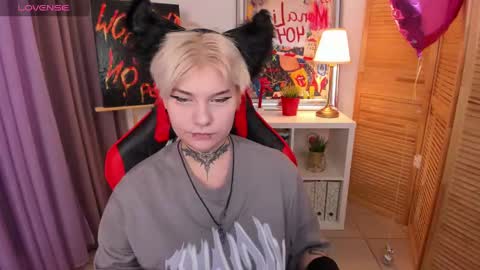 Snapshot of mekurisu chatting on 03/05/25, 01:21 mekurisu online show from 03/05/25, 01:21