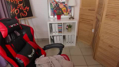 Snapshot of mekurisu chatting on 11/27/25, 01:18 mekurisu online show from 11/27/25, 01:18