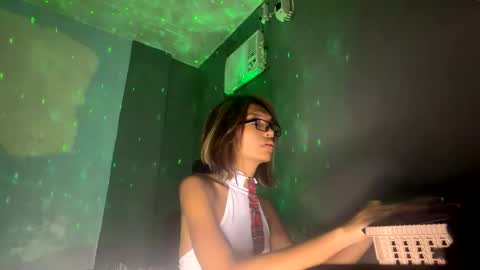 melahnie051002 online show from 02/10/26, 04:16