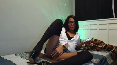 melahnie051002 online show from 04/28/26, 03:06