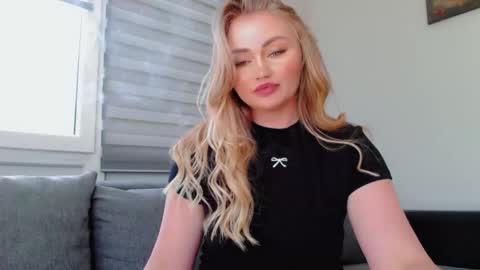 Snapshot of melani_a chatting on 05/15/26, 10:44 Melania online show from 05/15/26, 10:44