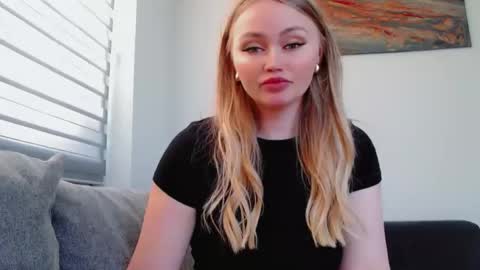 Snapshot of melani_a chatting on 05/24/26, 04:45 Melania online show from 05/24/26, 04:45