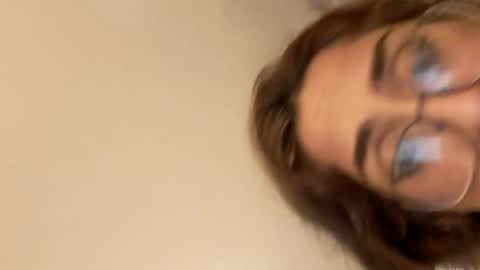 melani_babi online show from 11/20/25, 05:40