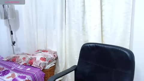 Snapshot of melaniacosta chatting on 12/25/24, 12:27 melani online show from 12/25/24, 12:27