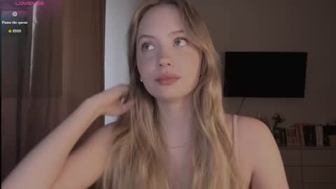Snapshot of melanie__murr chatting on 06/13/26, 10:46 melanie__murr online show from 06/13/26, 10:46