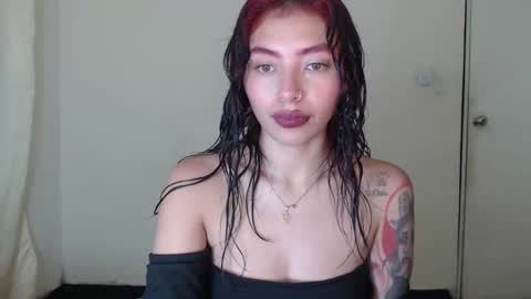 Snapshot of melanie_roux_ chatting on 02/16/25, 06:10 Melanie roux online show from 02/16/25, 06:10