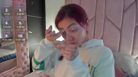 Snapshot of melanie_roux_ chatting on 10/31/25, 12:06 Melanie roux online show from 10/31/25, 12:06