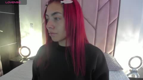 Snapshot of melanie_roux_ chatting on 11/02/25, 12:29 Melanie roux online show from 11/02/25, 12:29