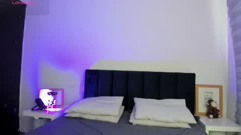 Snapshot of melanie_roux_ chatting on 05/20/26, 12:22 Melanie roux online show from 05/20/26, 12:22