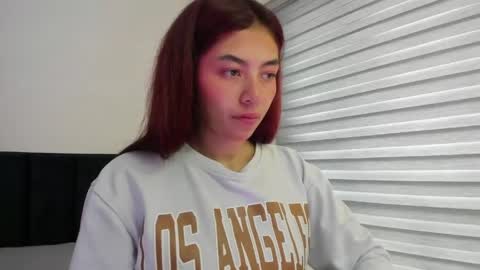 Snapshot of melanie_roux_ chatting on 06/08/26, 12:27 Melanie roux online show from 06/08/26, 12:27
