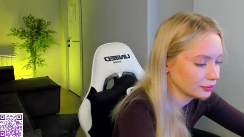 Snapshot of melanie_ryer chatting on 10/23/25, 12:32 Melanie online show from 10/23/25, 12:32