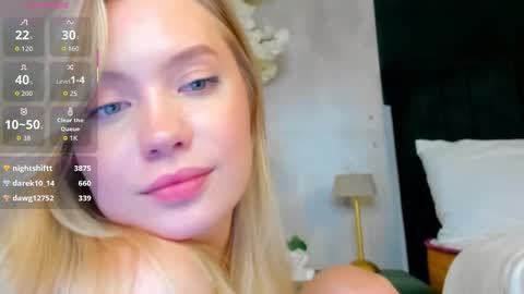 Snapshot of melanie_ryer chatting on 11/12/25, 01:00 Melanie online show from 11/12/25, 01:00