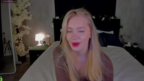 Snapshot of melanie_ryer chatting on 11/29/25, 11:30 Melanie online show from 11/29/25, 11:30