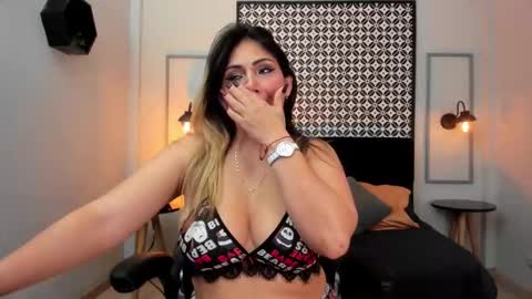 Snapshot of melanie_silver_ chatting on 10/17/25, 02:19 Melanie online show from 10/17/25, 02:19