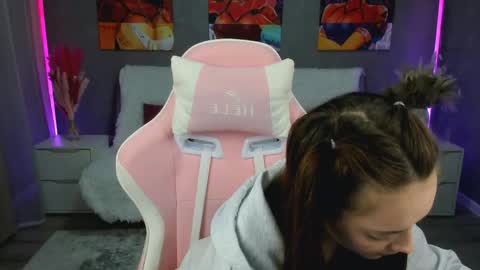 MelanieAlves online show from 04/22/26, 08:32