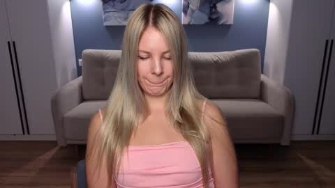 Snapshot of melaniebennett chatting on 11/12/25, 06:58 Melanie Bennett online show from 11/12/25, 06:58