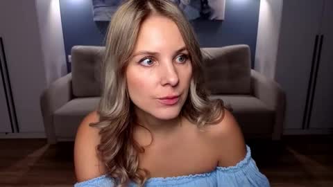 Snapshot of melaniebennett chatting on 11/19/25, 11:43 Melanie Bennett online show from 11/19/25, 11:43