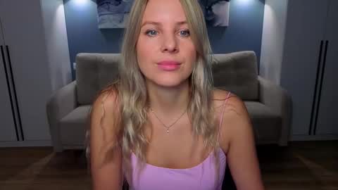 Snapshot of melaniebennett chatting on 11/28/25, 07:00 Melanie Bennett online show from 11/28/25, 07:00